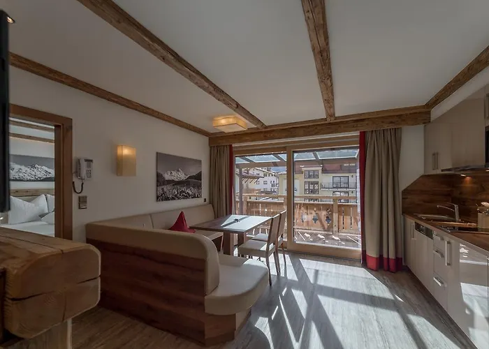 The By Regina Ζόλντεν