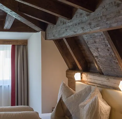 The By Regina Ζόλντεν