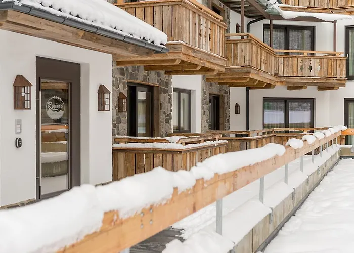 The By Regina * Ζόλντεν