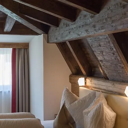 The By Regina זולדן